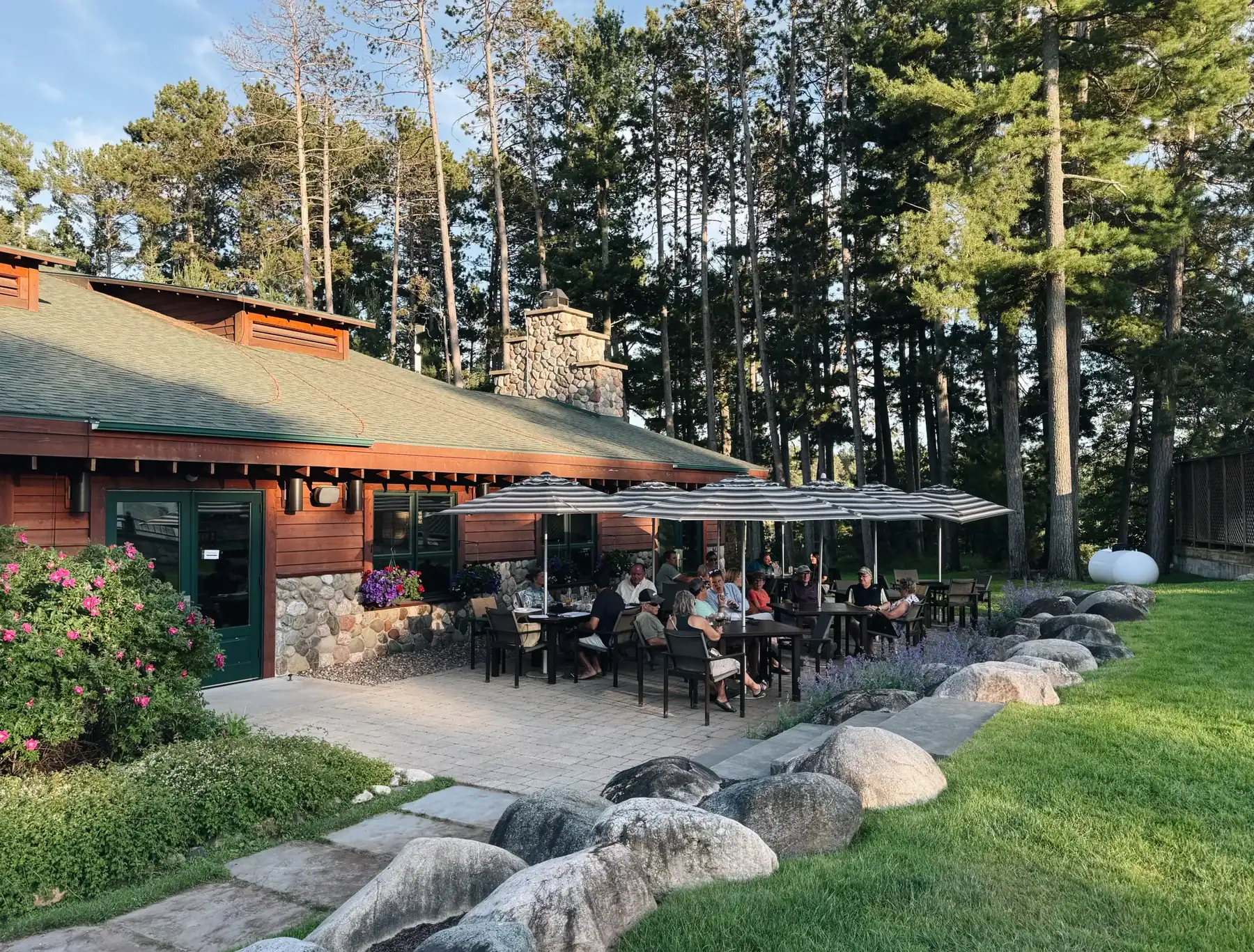 White Oak Grill Outdoor Dining Patio