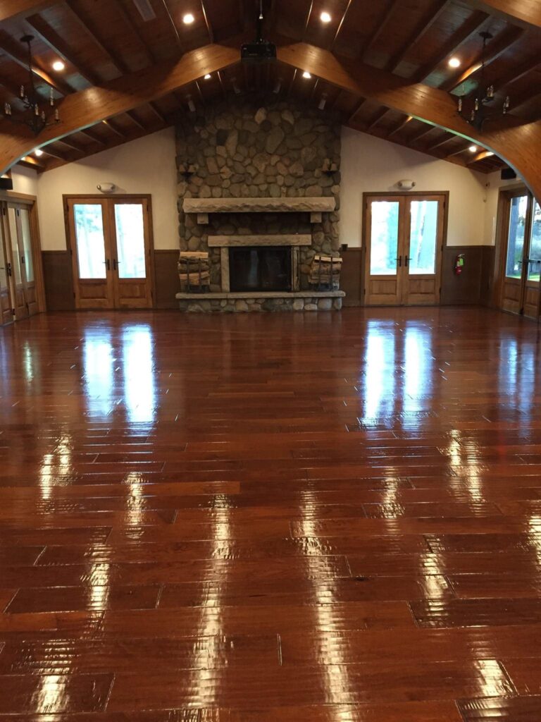White Oak Lounge & Bar