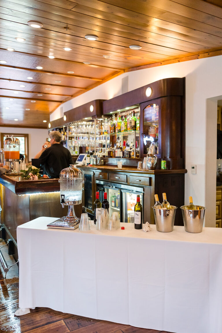White Oak Lounge & Bar