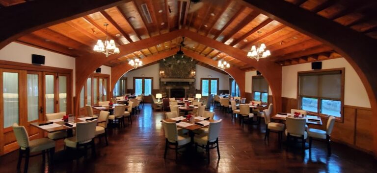White Oak Lounge & Bar
