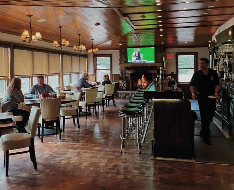 White Oak Lounge & Bar